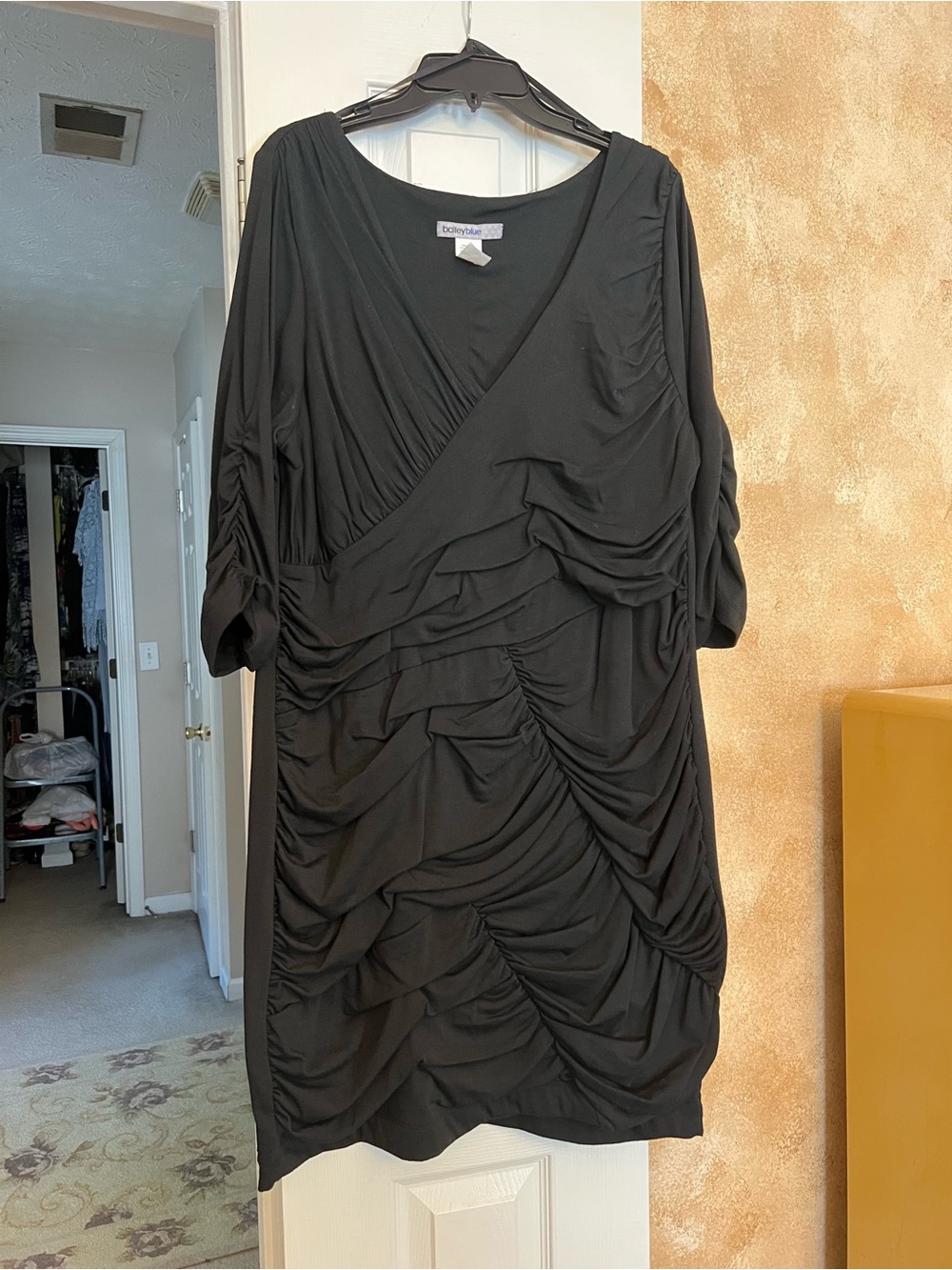 bailey blue Black Ruched Faux-Wrap Midi Dress